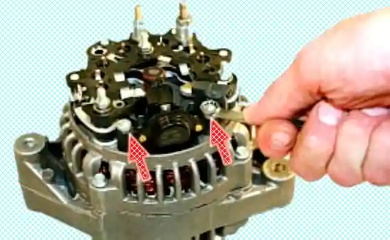 Снятие и установка генератора, проверка щеток и регулятора напряжения Лада Приора