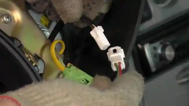 Снятие и установка деталей системы надувных подушек безопасности автомобиля Лада Приора