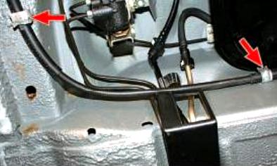 Замена троса привода стояночного тормоза 