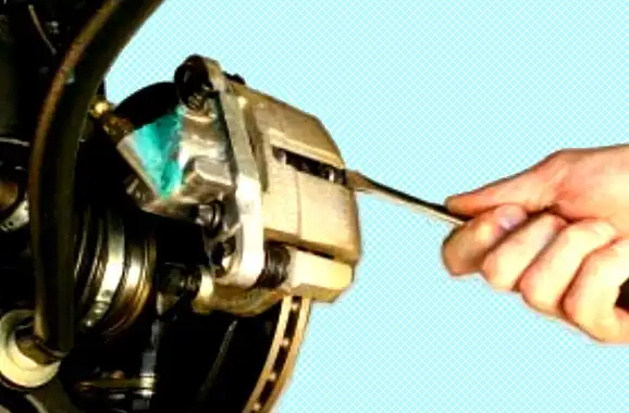 Проверка состояния тормозной системы автомобиля Лада Приора