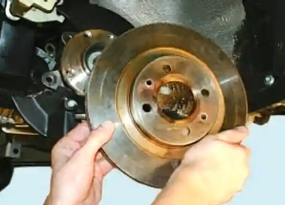 Ремонт тормозного механизма передних колес Лада Приора