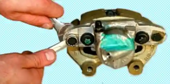 Ремонт тормозного механизма передних колес Лада Приора