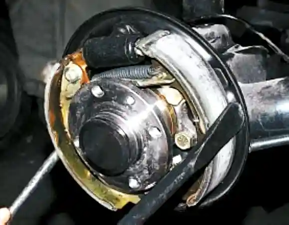 Ремонт заднего тормозного механизма Лада Приора
