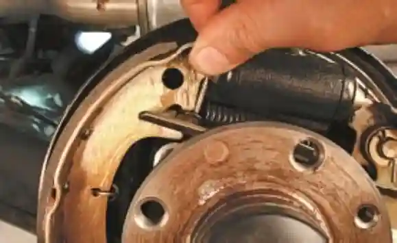 Ремонт заднего тормозного механизма Лада Приора