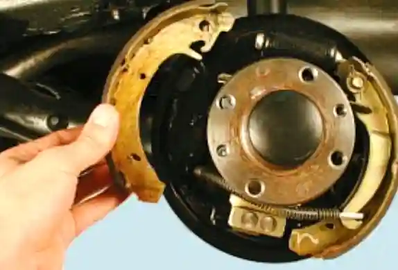 Ремонт заднего тормозного механизма Лада Приора