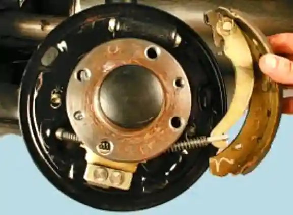 Ремонт заднего тормозного механизма Лада Приора