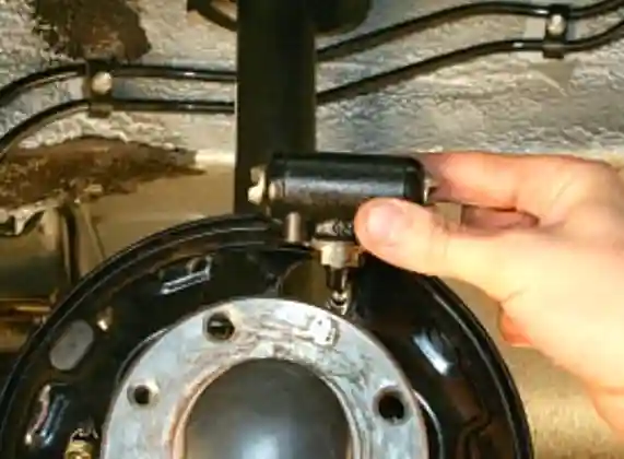 Ремонт заднего тормозного механизма Лада Приора