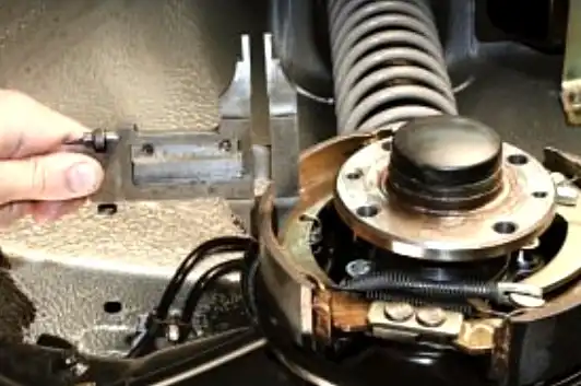 Проверка состояния тормозной системы автомобиля Лада Приора