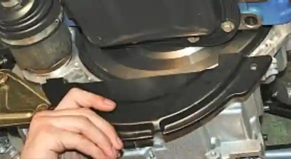Замена деталей привода передних колес Лада Приора