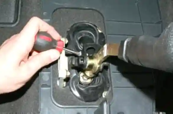 Снятие и разборка привода управления КПП Лада Приора