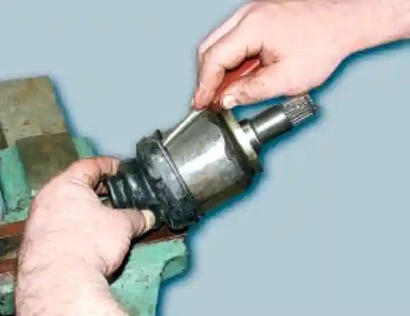 Замена деталей привода передних колес Лада Приора