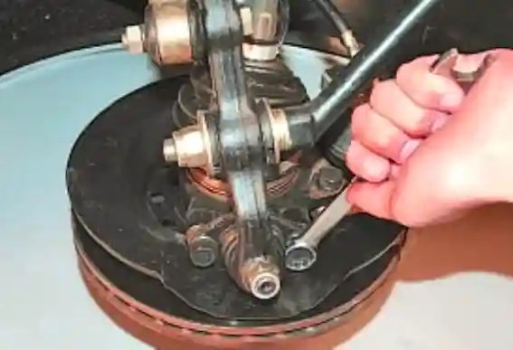 Замена деталей привода передних колес Лада Приора