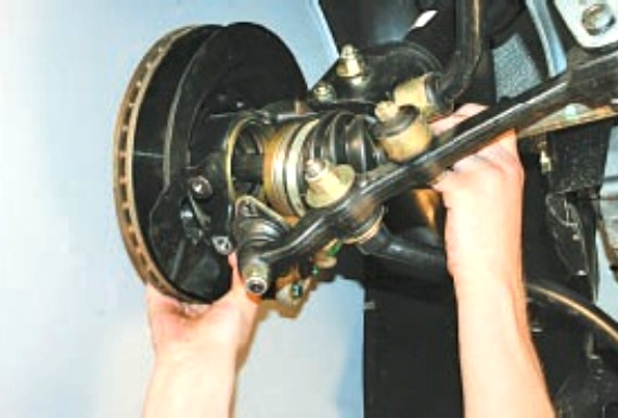 Замена деталей привода передних колес Лада Приора