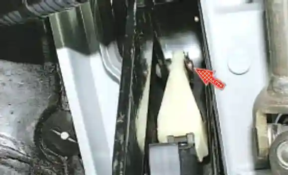 Замена троса привода сцепления