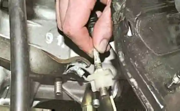 Замена троса привода сцепления