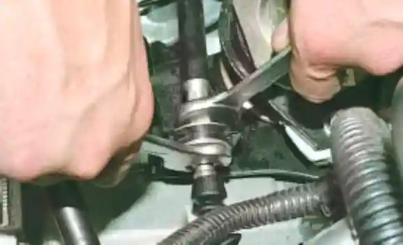 Замена троса привода сцепления