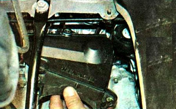 Установка поршня першого циліндра у ВМТ такту стиснення Renault Logan