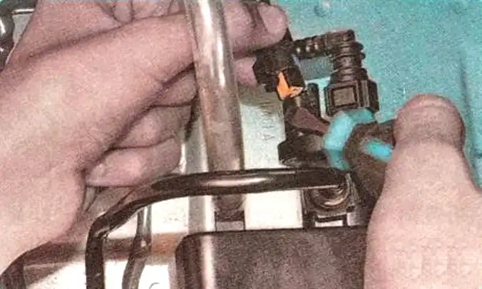 Replacing Renault Logan Evaporative Emission System Canister Replacing Renault Logan Evaporative Emission System Canister