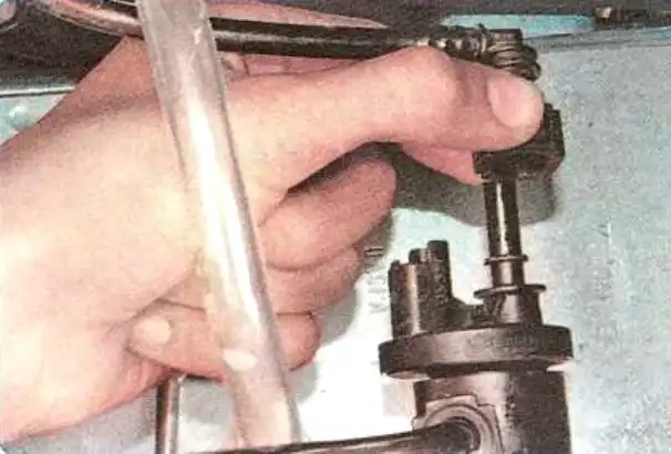 Replacing Renault Logan Evaporative Emission System Canister Replacing Renault Logan Evaporative Emission System Canister