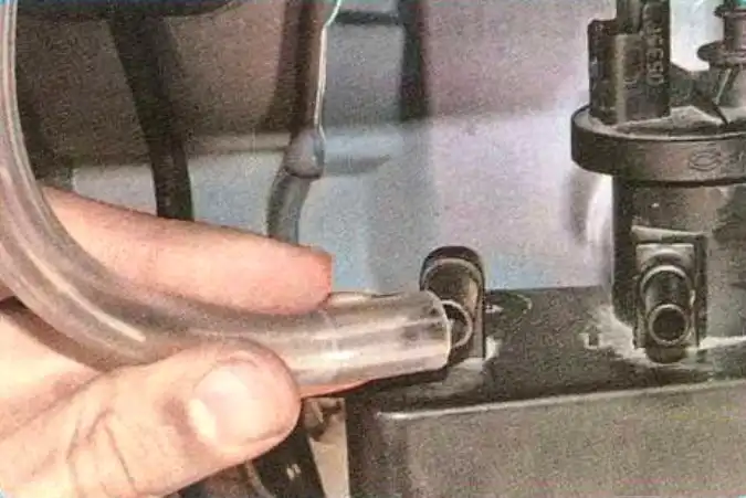 Replacing Renault Logan Evaporative Emission System Canister Replacing Renault Logan Evaporative Emission System Canister