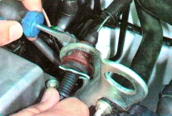 Renault Logan Throttle Cable Adjustment
