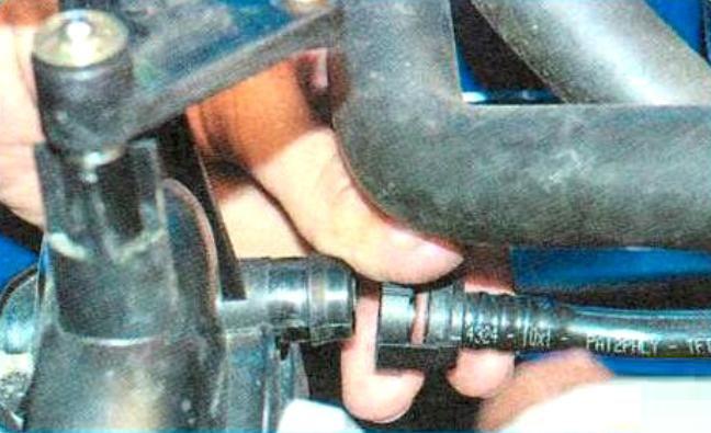 Renault Logan intake pipe seal replacement