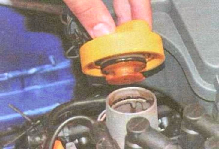 Замена масла в двигателе и масляного фильтра Renault Logan
