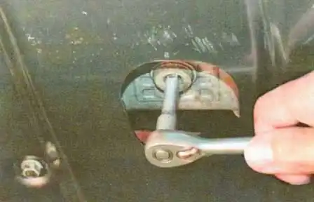 Замена масла в двигателе и масляного фильтра Renault Logan