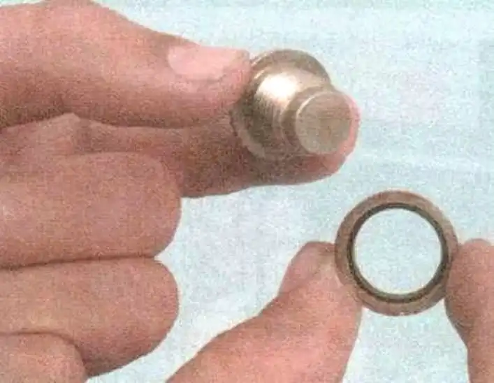 Замена масла в двигателе и масляного фильтра Renault Logan