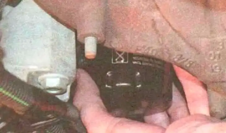 Замена масла в двигателе и масляного фильтра Renault Logan