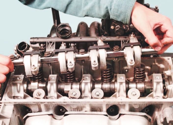 Replacing the Renault Logan engine camshaft