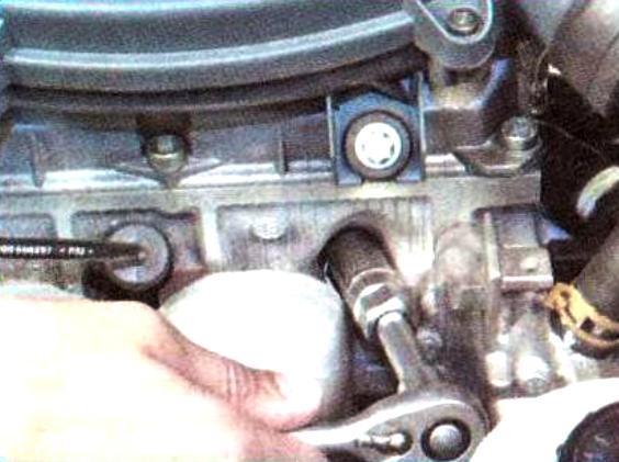 Перевірка компресії в циліндрах двигуна Renault Logan