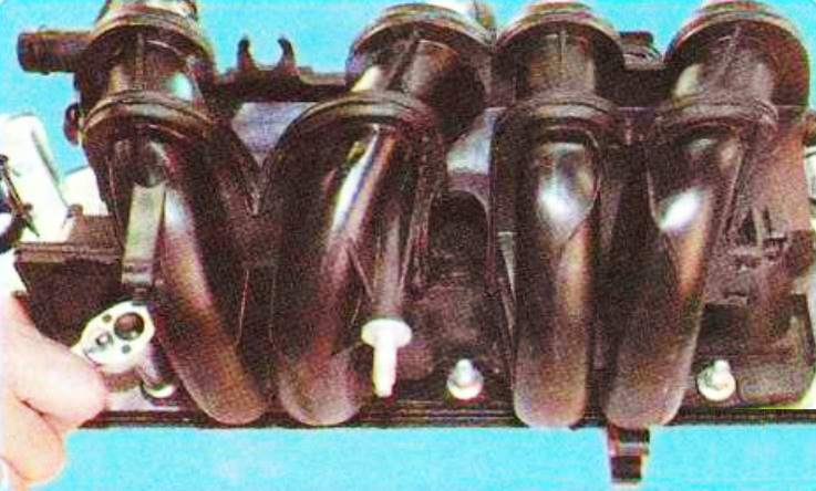 Reemplazo del sello del tubo de admisión del Renault Logan