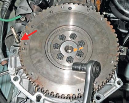 Removing and installing the Renault Logan engine flywheel