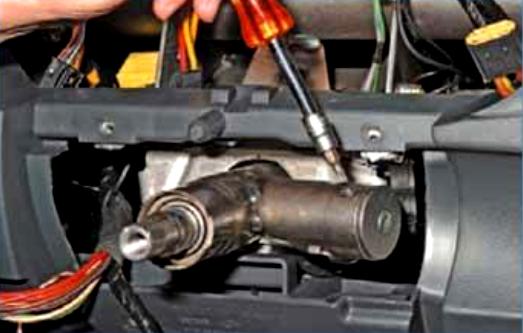 Reemplazo del interruptor de encendido y la bobina inmovilizadora de Renault Logan