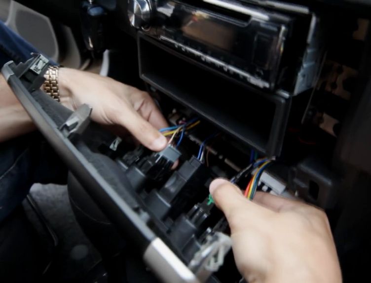 Removing dashboard Renault Logan