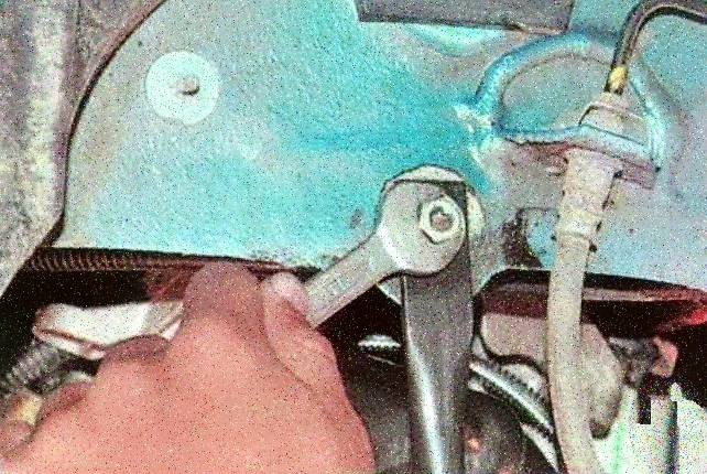 Renault Logan front suspension arm replacement