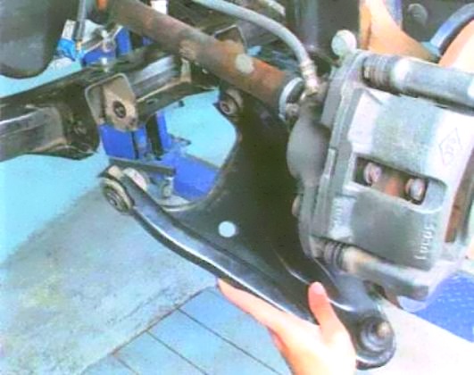 Renault Logan front suspension arm replacement