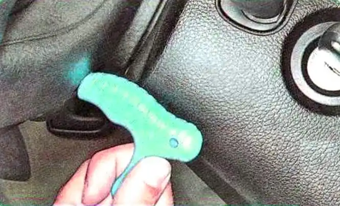 Driver airbag removal Driver airbag removal