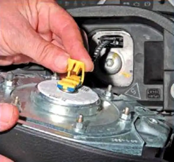 Driver airbag removal Driver airbag removal