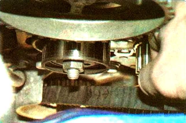Replacing and adjusting the timing belt Renault Logan