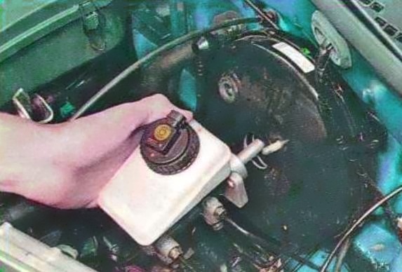 Renault Logan vacuum booster replacement