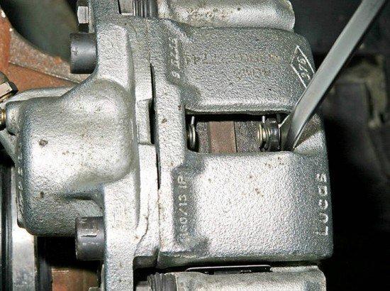 Replacing Renault Logan front wheel brake pads