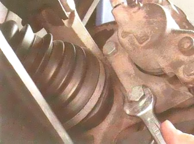 Replacing Renault Logan front wheel brake caliper 