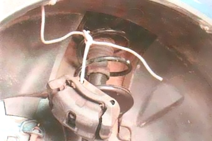 Replacing Renault Logan front wheel brake caliper 
