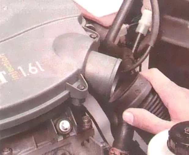Cómo quitar e instalar la caja de cambios en Renault Logan