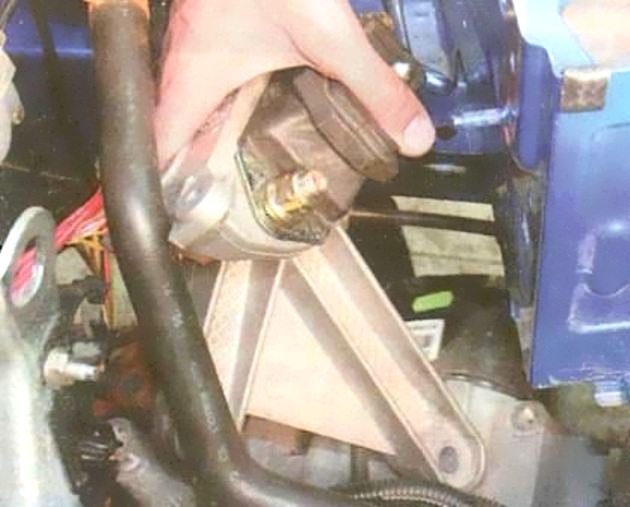 How to remove and install a gearbox on a Renault Logan