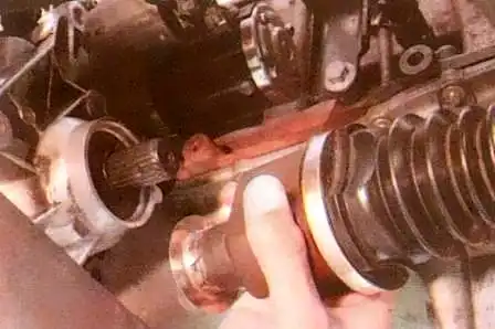 Заміна сальників коробки передач Renault Logan Заміна сальників коробки передач Renault Logan