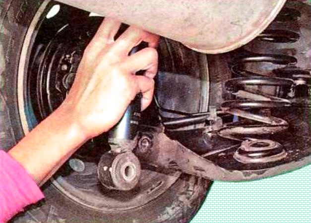Renault Logan rear suspension shock absorber replacement
