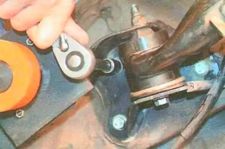 Заміна балки задньої підвіски Renault Logan Заміна балки задньої підвіски Renault Logan